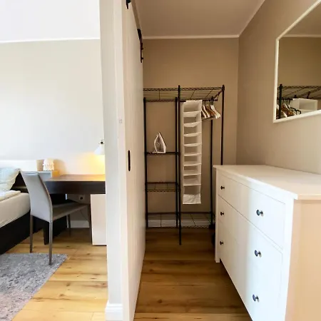 Cashmere Beige Przy Porcie Jachtowym Колобжег