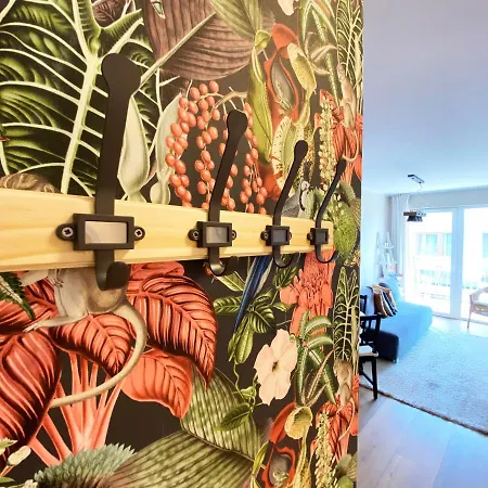 Cashmere Beige Przy Porcie Jachtowym